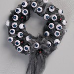 DIY Halloween Eyeball Wreath